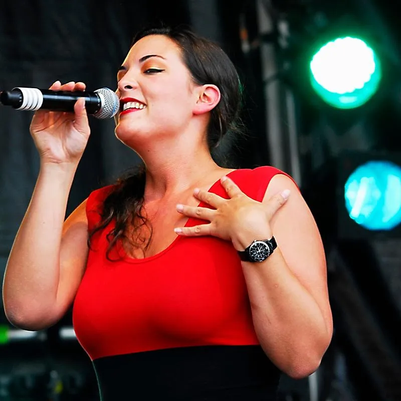 Caro Emerald: Odkryj Tajemnice Wokalistki Jazzowej i Jej Niezapomniane Melodie