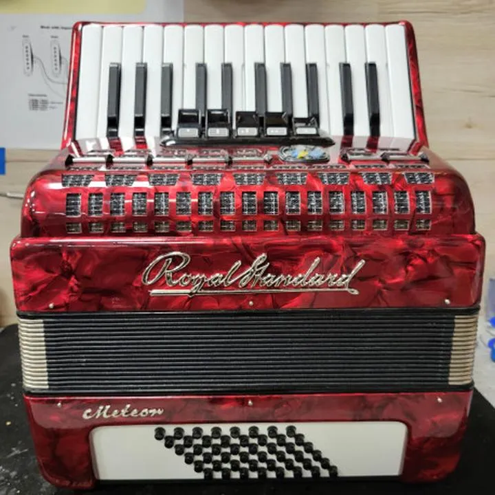 Idealny wybór dla początkujących: dlaczego akordeony 40 basów są najlepszym rozwiązaniem?