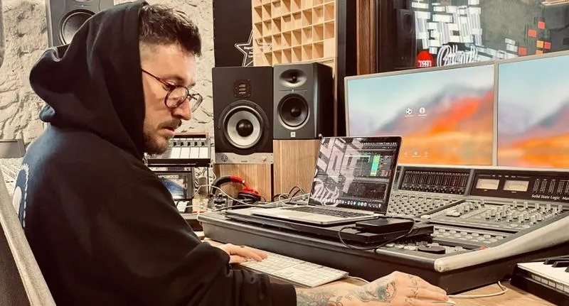 Jak spełnić marzenie o karierze: Poradnik krok po kroku dla przyszłych producentów muzycznych