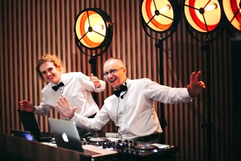Jak zbudować swoją ścieżkę kariery DJ-a w Polsce w 2026 roku?