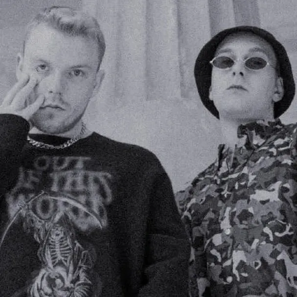 Magiczne chwile w studiu: wywiad ze Świętym Bassem w wideo interwiew